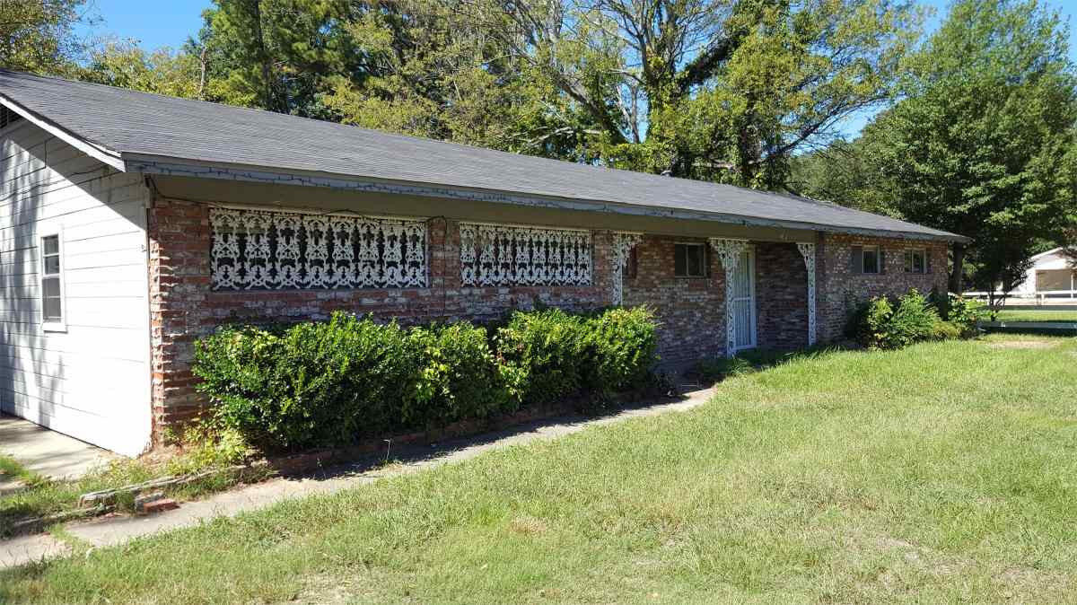Property Photo: 1165 Ellis Avenue MS 39209