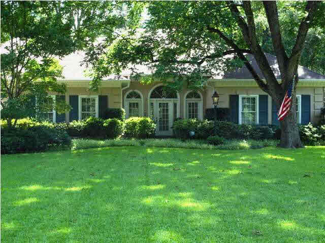 Property Photo:  216 Colonial Circle  MS 39211 