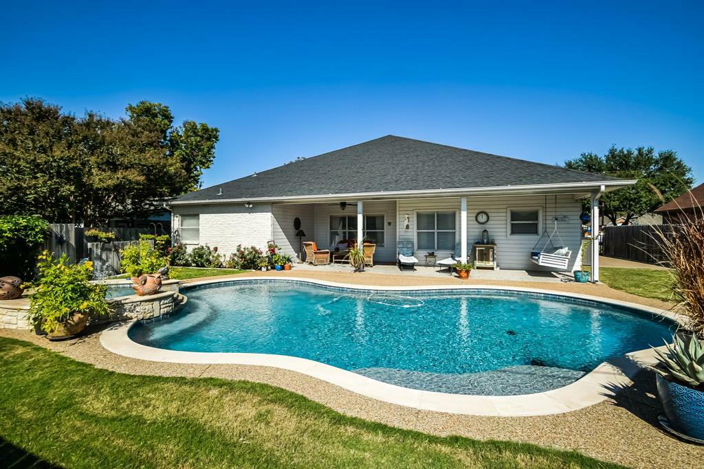 Property Photo:  707 Tahiti Drive  TX 76048 