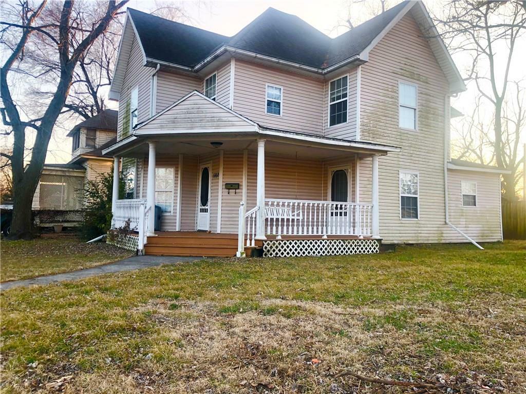 Property Photo:  1002 S Arkansas Street  AR 72756 