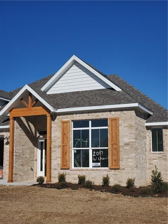 Property Photo: 2017 W Chandler Avenue AR 72758