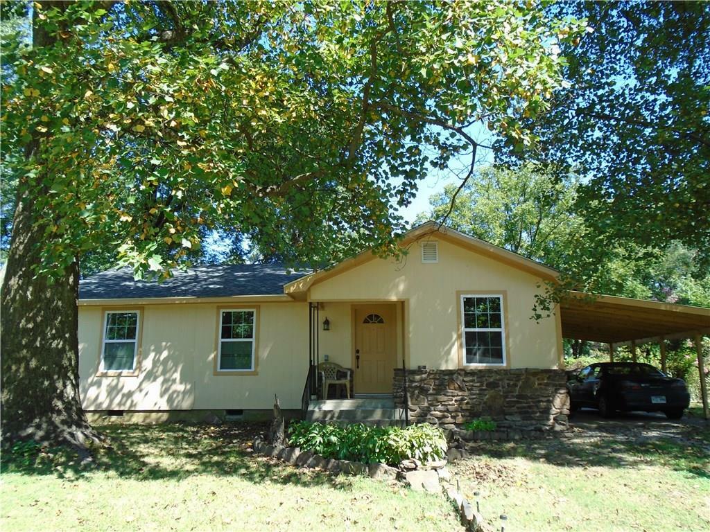 Property Photo:  607 N 6th Street  AR 72756 