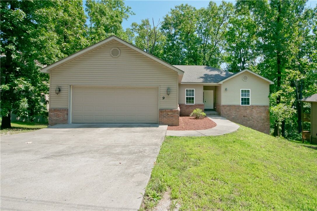Property Photo:  9 Cresswell Circle  AR 72714
