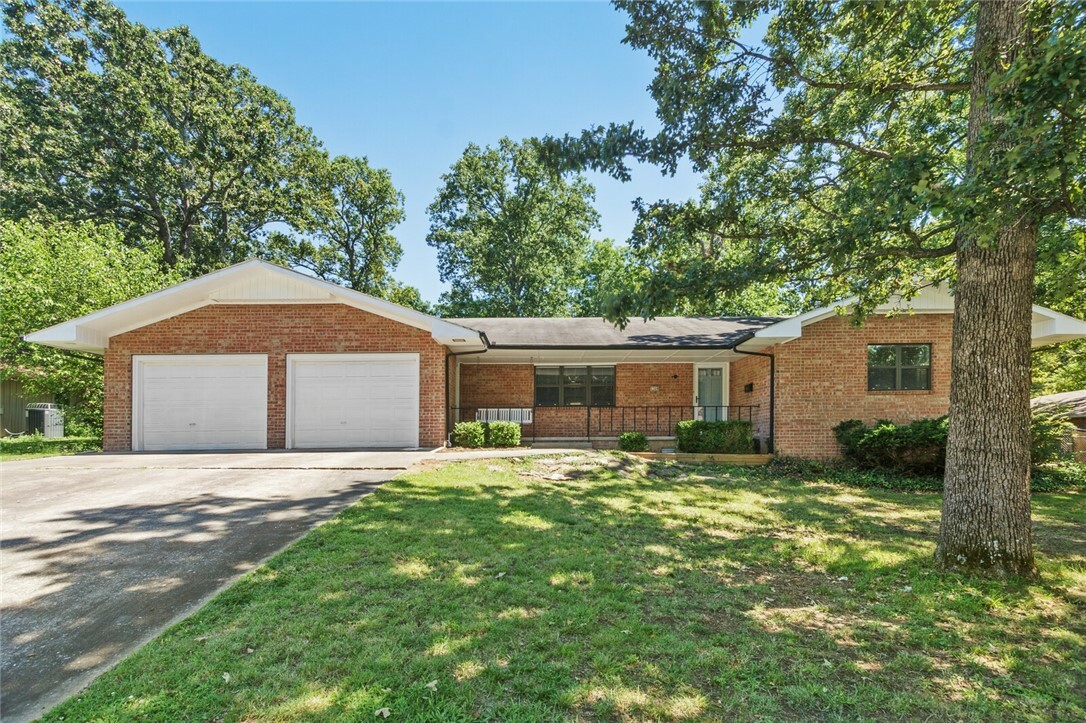 Property Photo:  1304 Birch Drive  AR 72758 