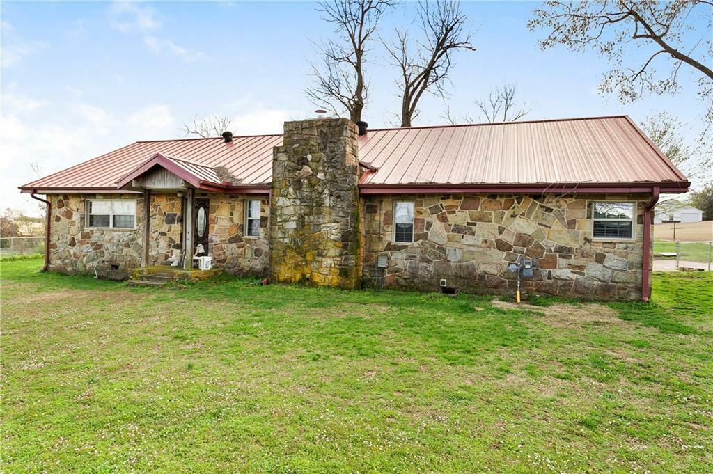 Property Photo:  19618 Bennington Road  AR 72764 