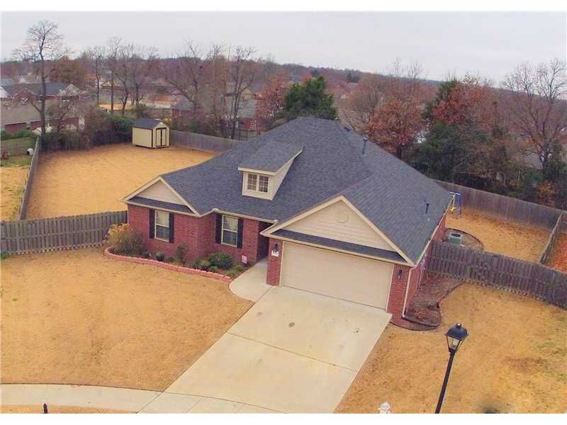 Property Photo: 4275 E Gascony Place AR 72704