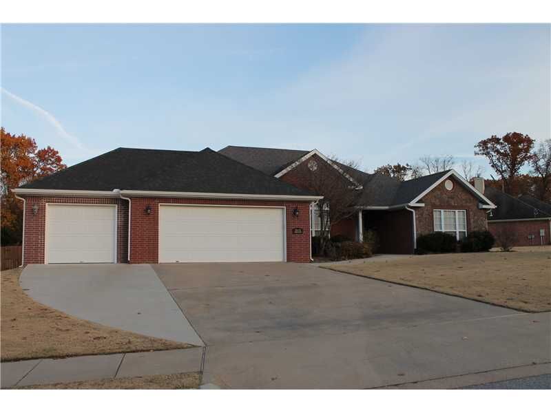 Property Photo: 213 SW Tunbridge Drive AR 72712
