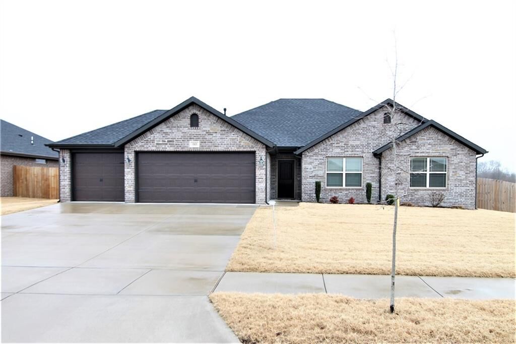 Property Photo: 1905 SW Birch Street AR 72713