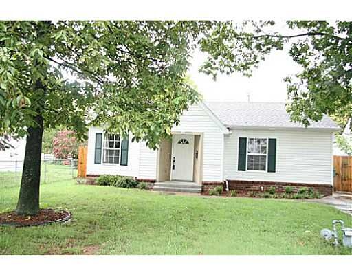 Property Photo:  220 N 9th Street  AR 72756 