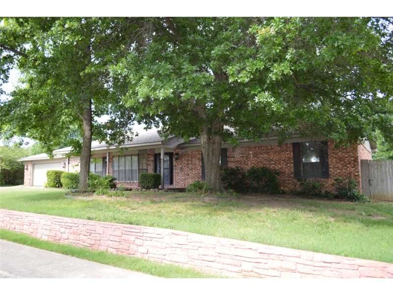 Property Photo:  3015 N Elizabeth Avenue  AR 72703 