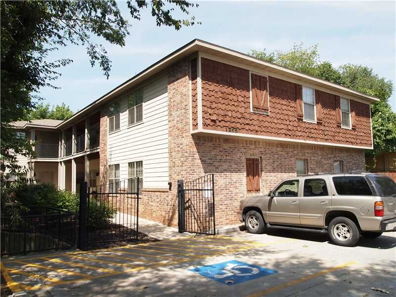 Property Photo: 1355 N Oakland Avenue AR 72703
