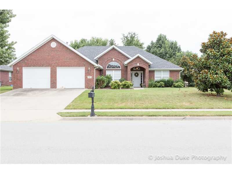 Property Photo:  4421 W Castlebury Lane  AR 72704 