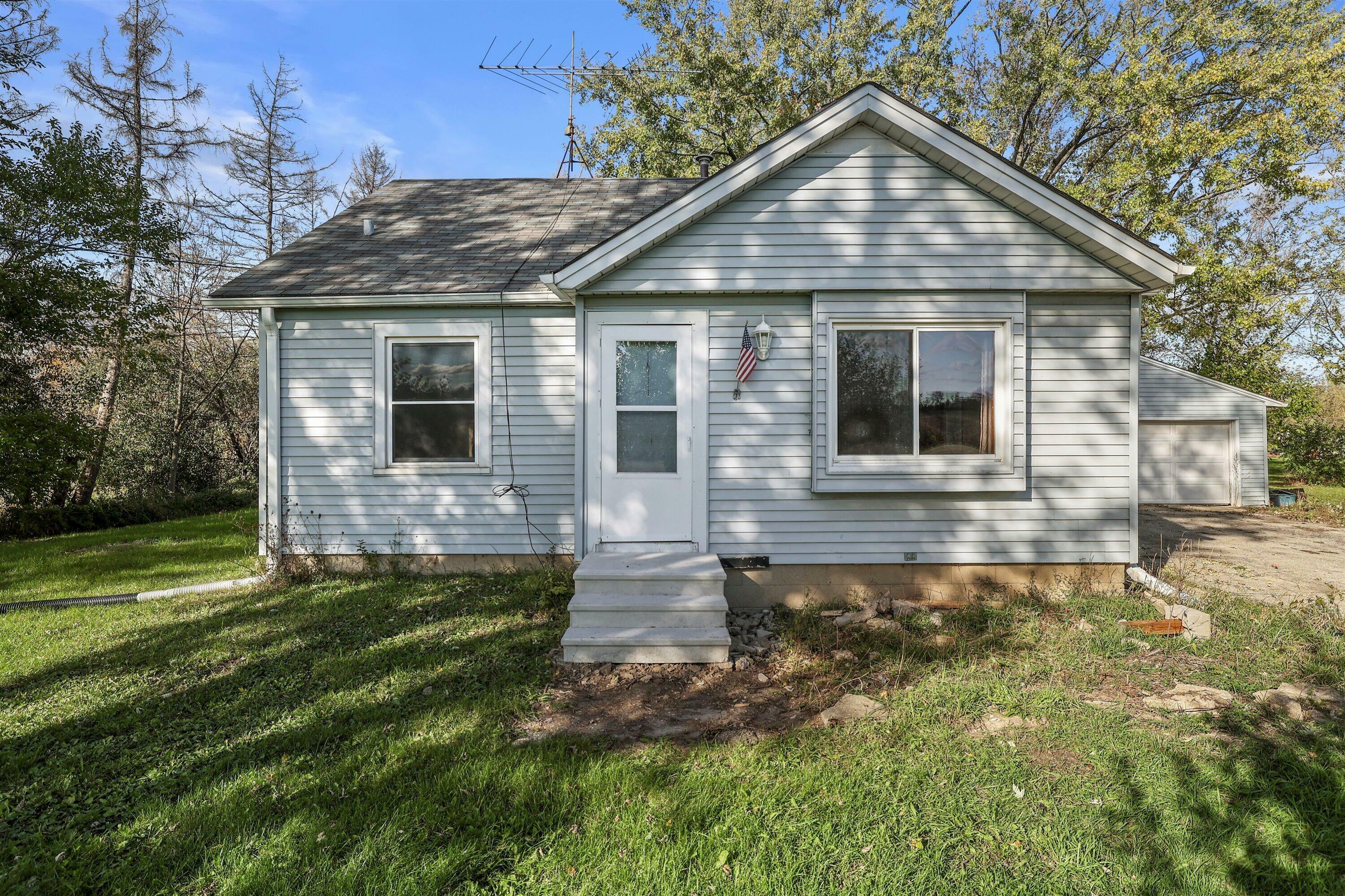 Property Photo:  18618 Spring St  WI 53182 