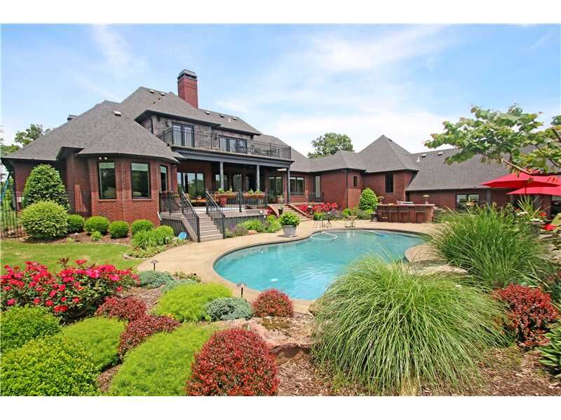 Property Photo: 10819 Kennesaw Drive AR 72712