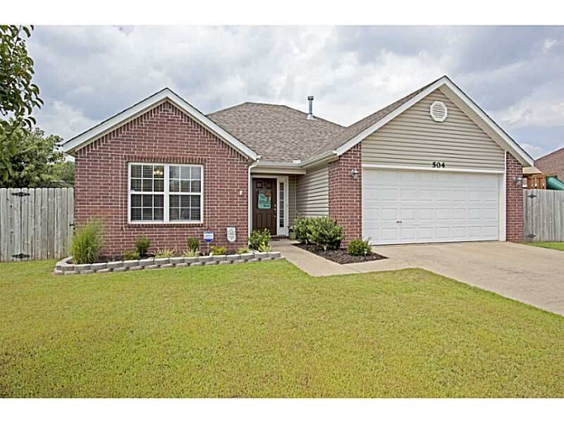 Property Photo:  504 Emerald Street  AR 72745 