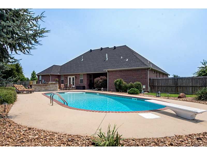 Property Photo: 323 Scarlett Boulevard AR 72762