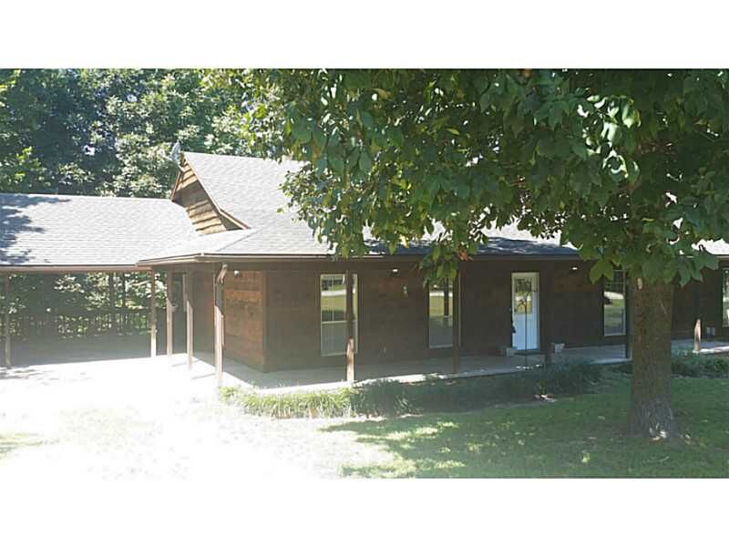 Property Photo: 16085 Pin Oak Road AR 72704