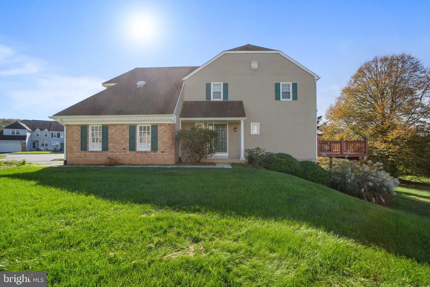 Property Photo: 909 Samantha Circle PA 19425