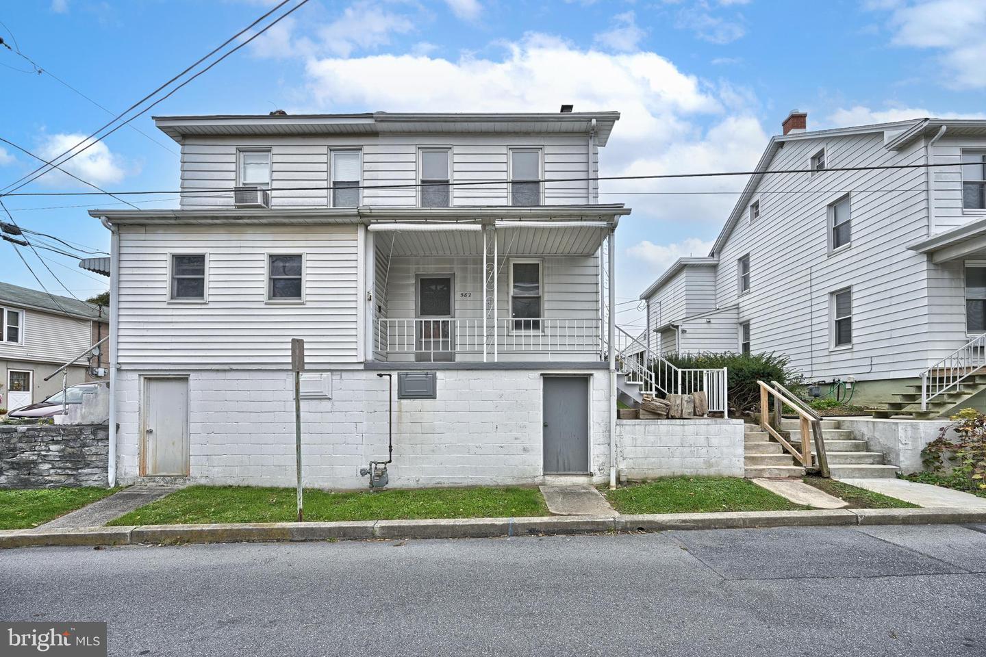 Property Photo: 582 North Street PA 17113