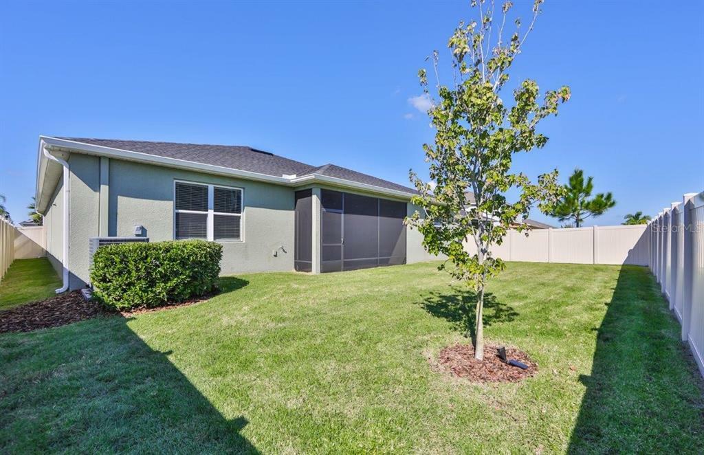 Property Photo:  11642 Lake Lucaya Drive  FL 33579 