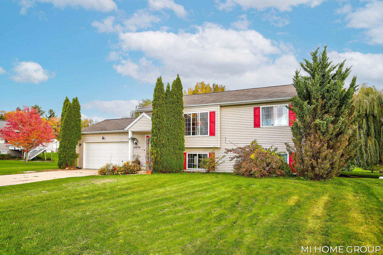 Property Photo:  10939 Wood Ridge Drive  MI 49464 