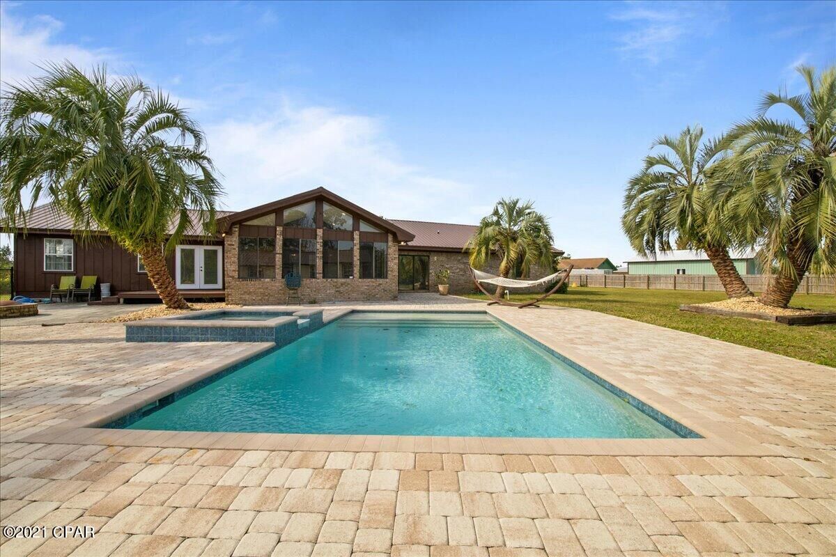 Property Photo: 4304 Pine Tree Lane FL 32444