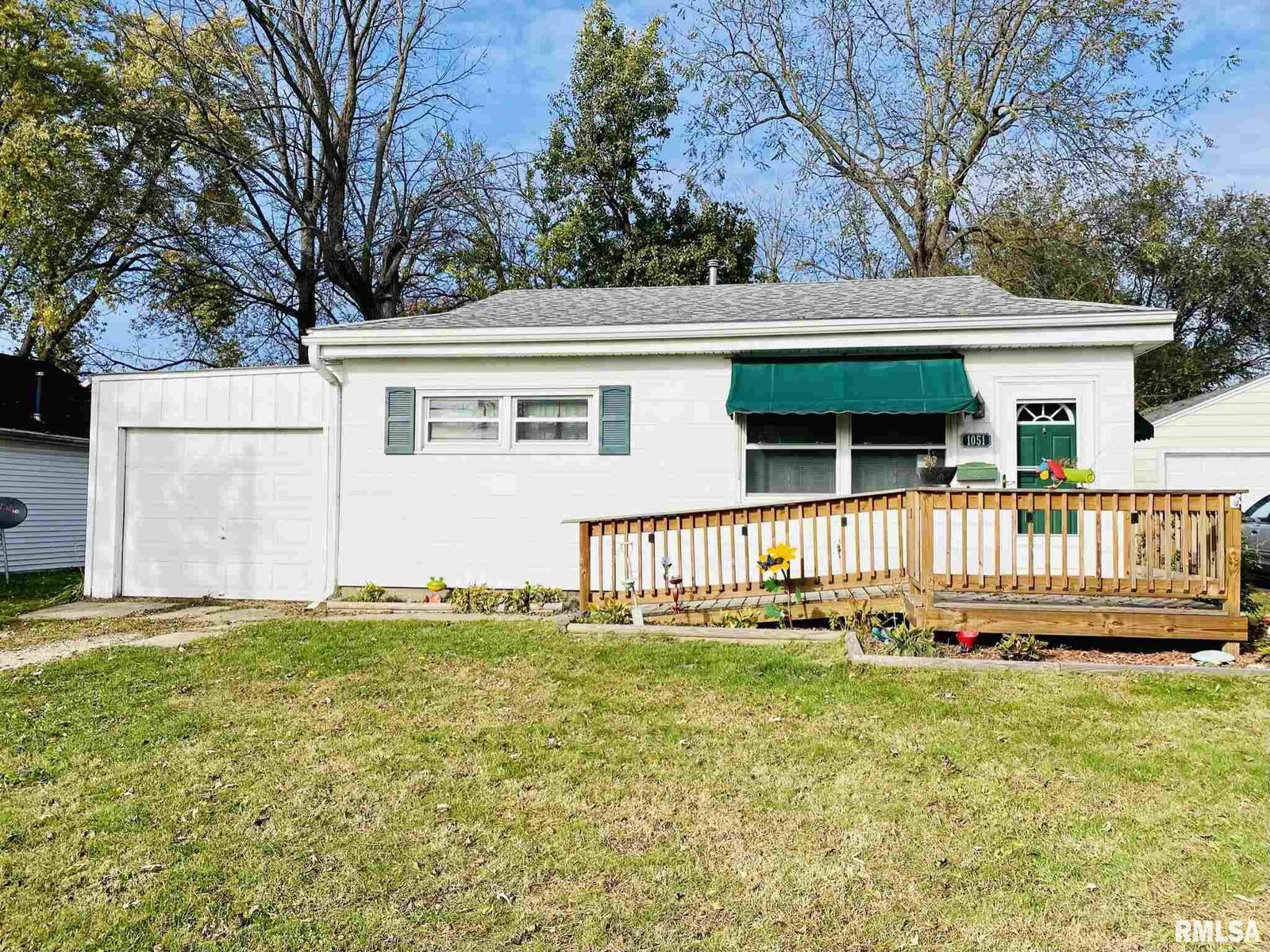 Property Photo:  1051 Frank  IL 61401 