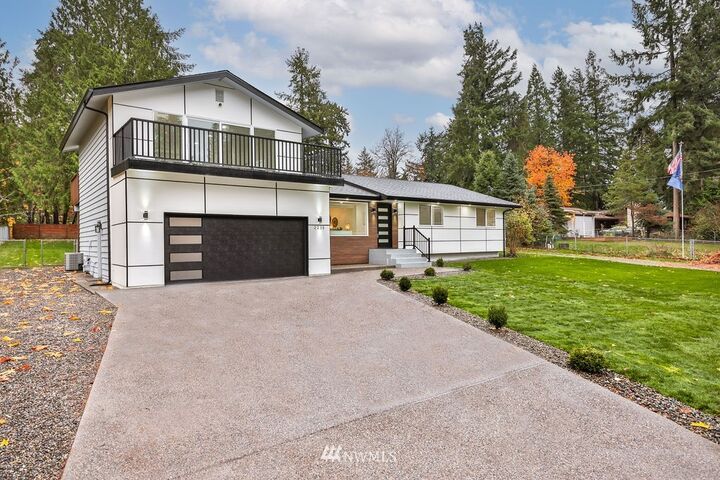 Property Photo: 2215 186th Avenue E WA 98391