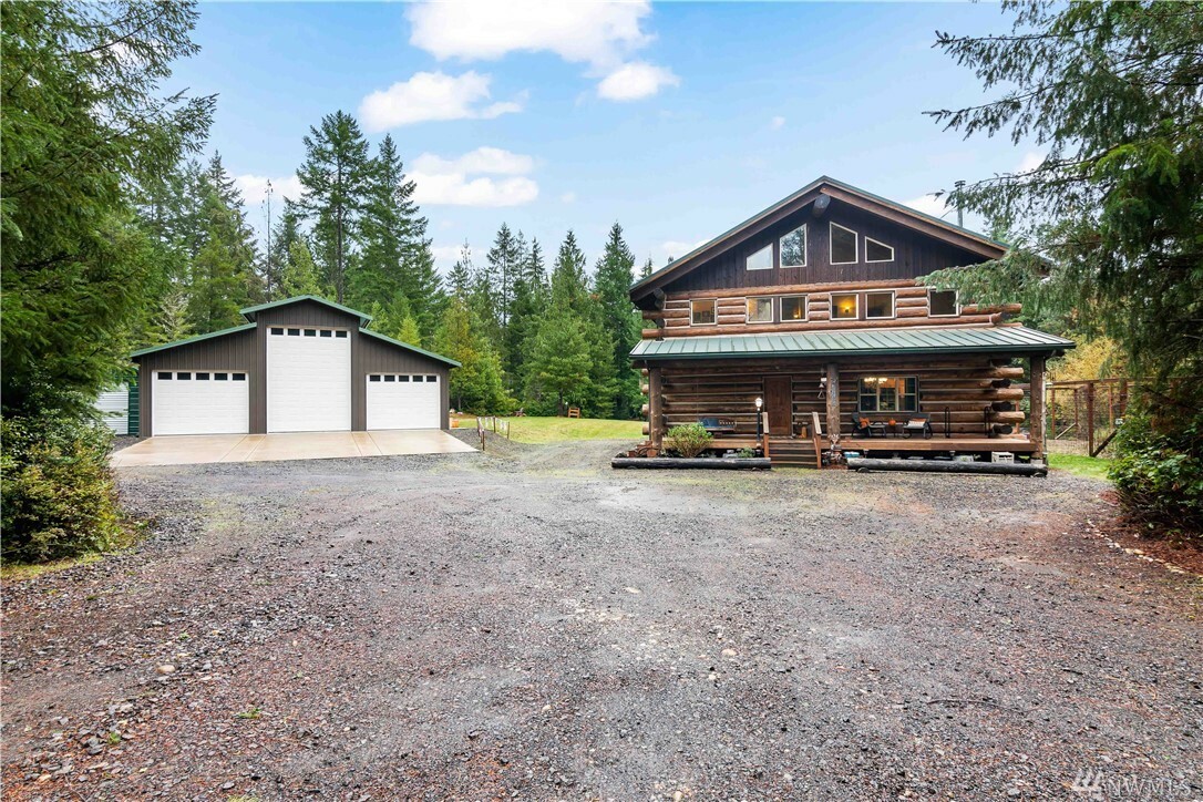 Property Photo:  40 E Seahawks Wy  WA 98528 