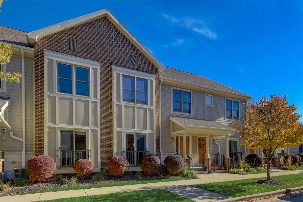 Property Photo: 735 Shore Ln WI 53090