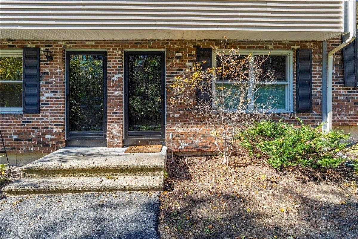 Property Photo: 6 Picadilly Court NH 03104