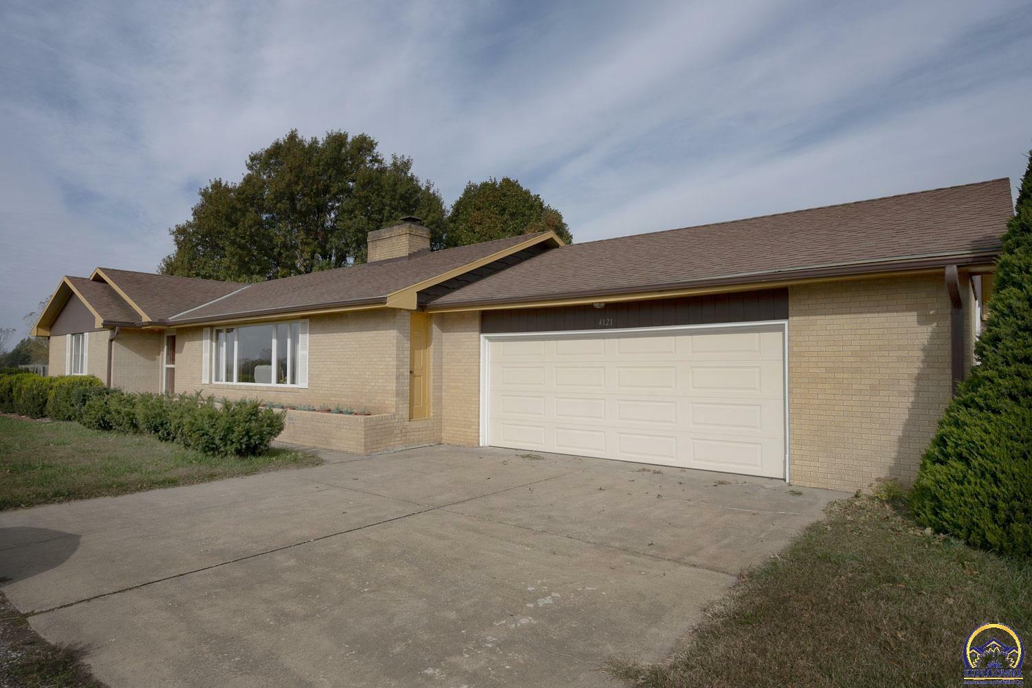 Property Photo:  4121 NW Hodges Rd  KS 66539 