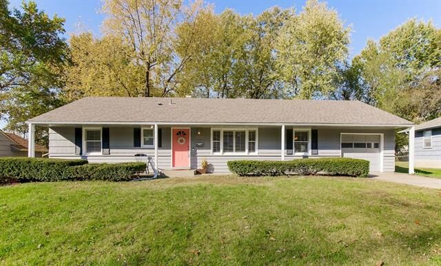 Property Photo: 8002 Evanston Avenue MO 64138