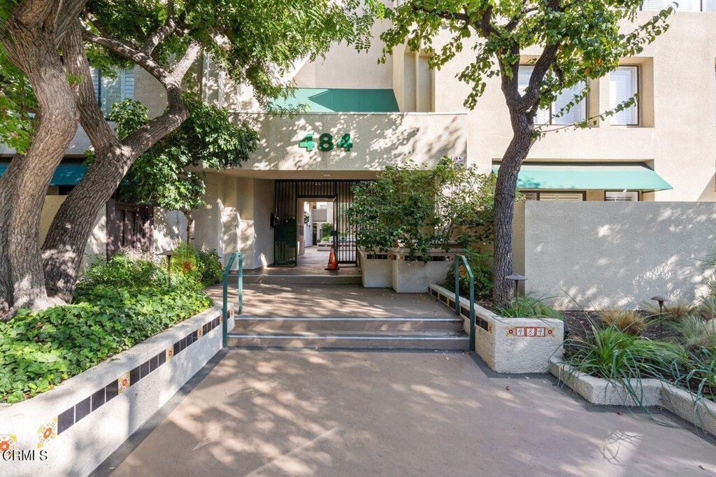 Property Photo: 484 S Euclid Avenue 303 CA 91101