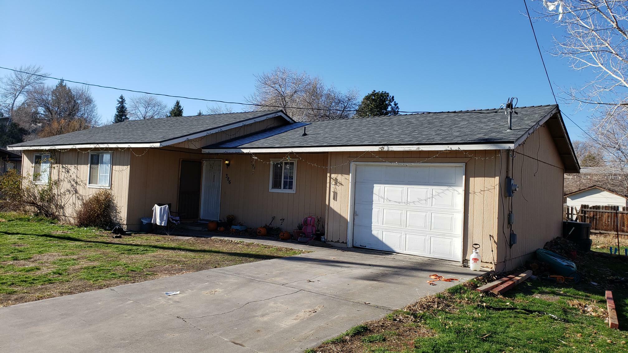 Property Photo:  386 SE 10th Street  OR 97741 