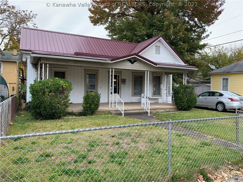 Property Photo: 1002 1st Avenue WV 25302