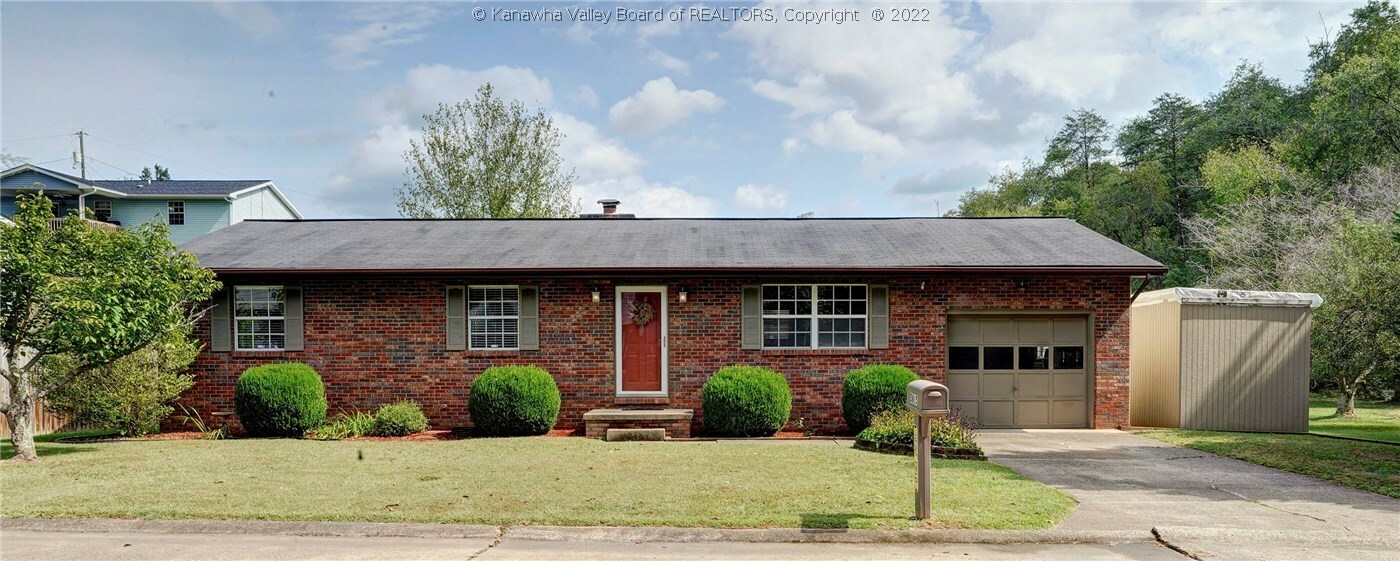Property Photo:  5015 Elmhaven Circle  WV 25313 