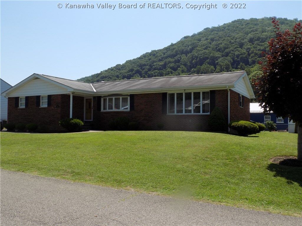 Property Photo: 1502 Inez Ave WV 25067