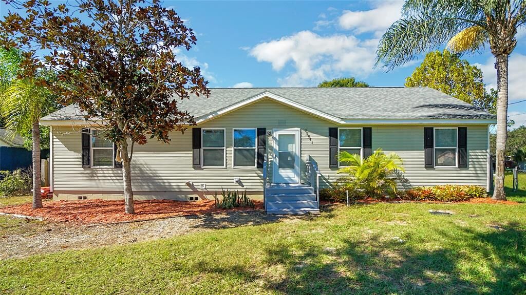 Property Photo: 35841 Lakewood Drive FL 34788