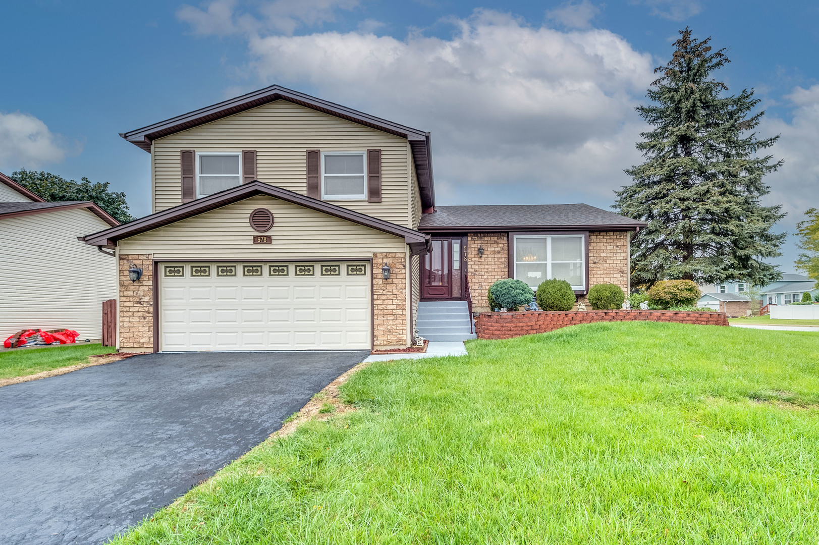Property Photo: 578 Edgebrook Court IL 60188