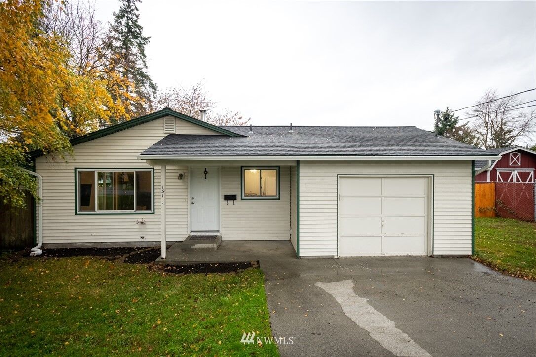 Property Photo:  131 SE Pasek  WA 98277 