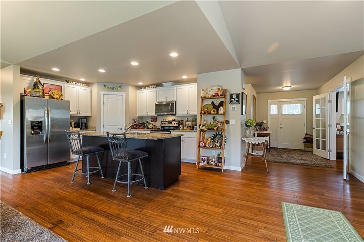 Property Photo:  960 Hemlock Loop  WA 98264 