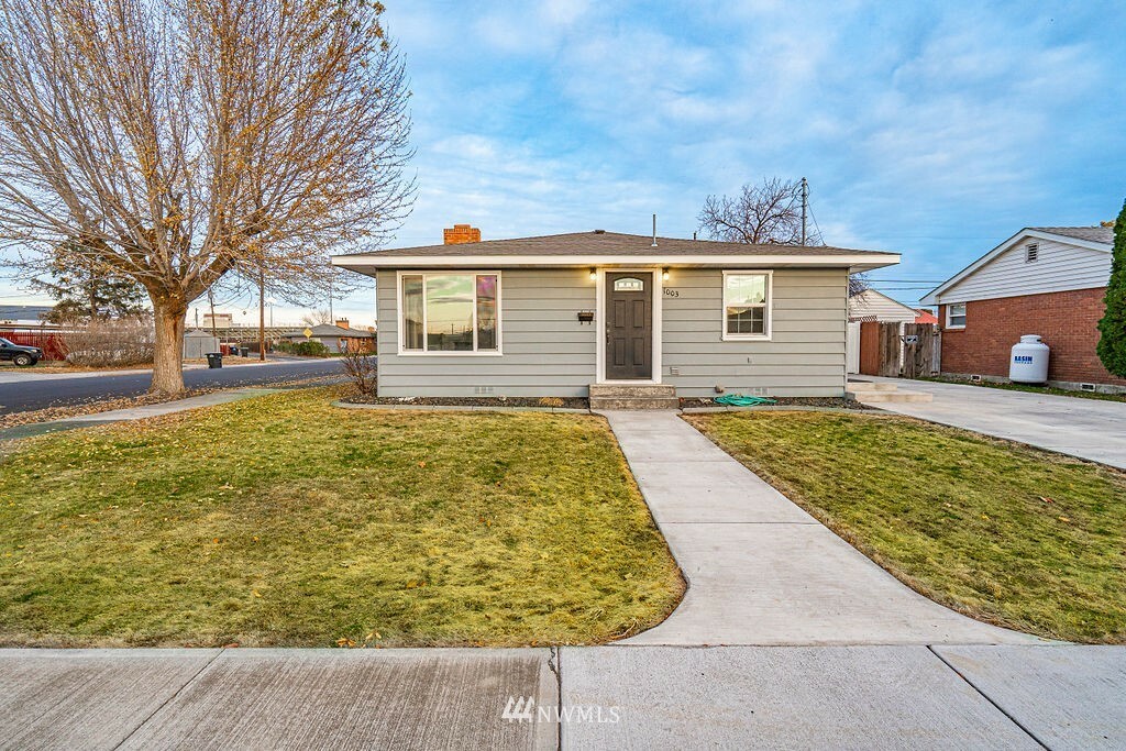 1003 W Columbia Avenue  Moses Lake WA 98837 photo