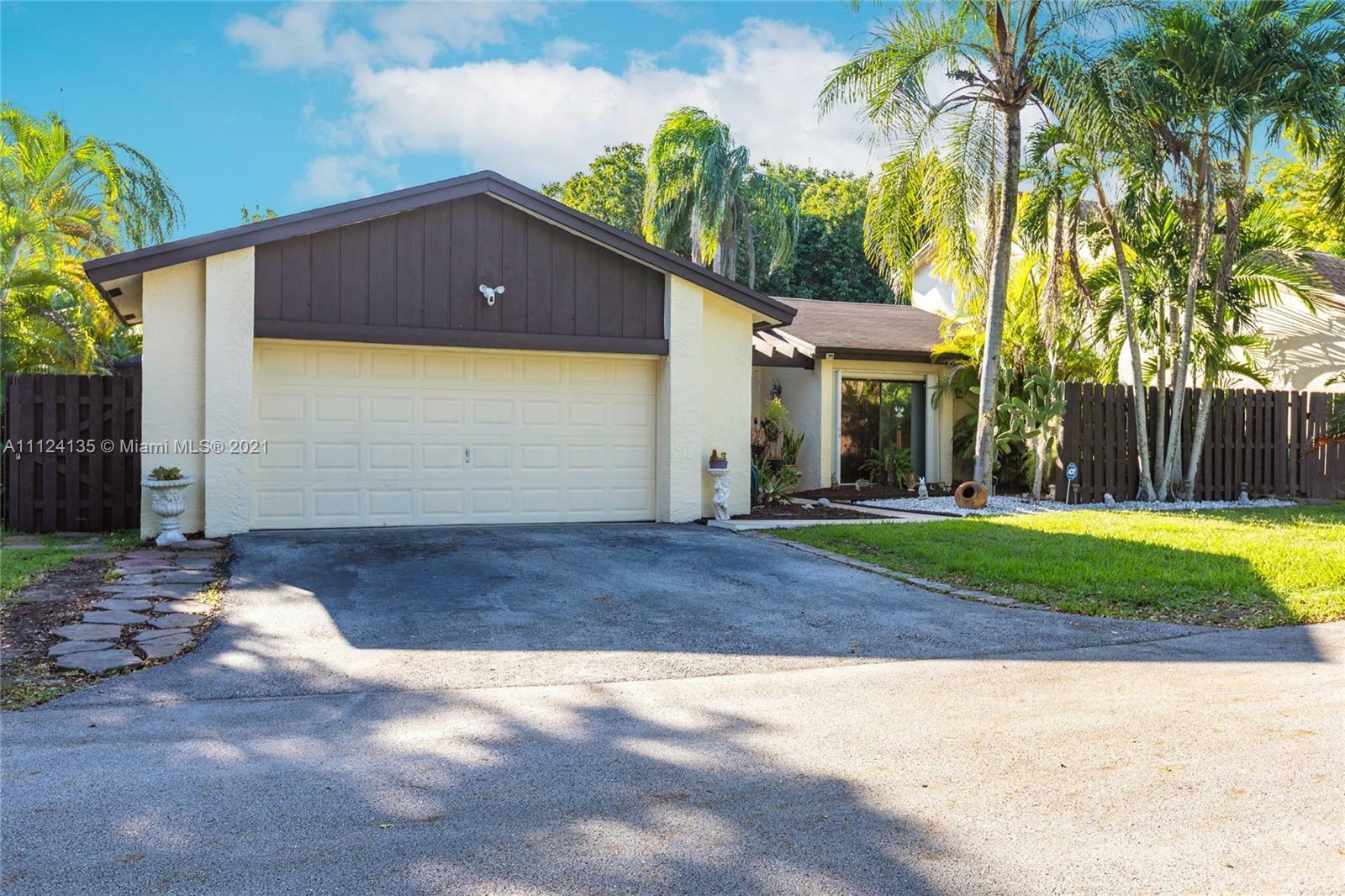 Property Photo:  13556 SW 108th St Cir N  FL 33186 