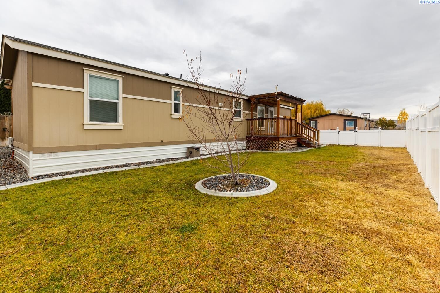 Property Photo:  104 N 69th Ave  WA 99353 