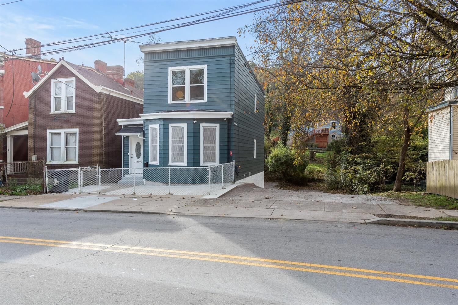 Property Photo:  1809 Carll St  OH 45224 