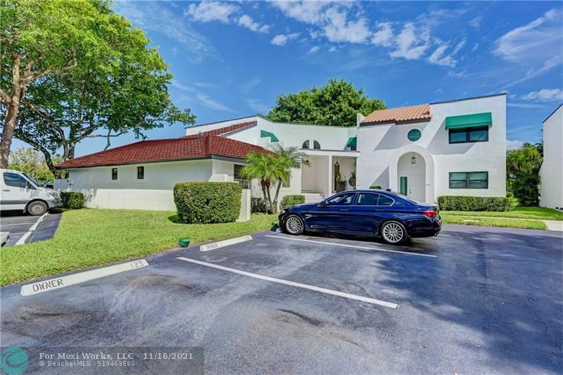 Property Photo: 401 NW 36th Ave 401 FL 33442
