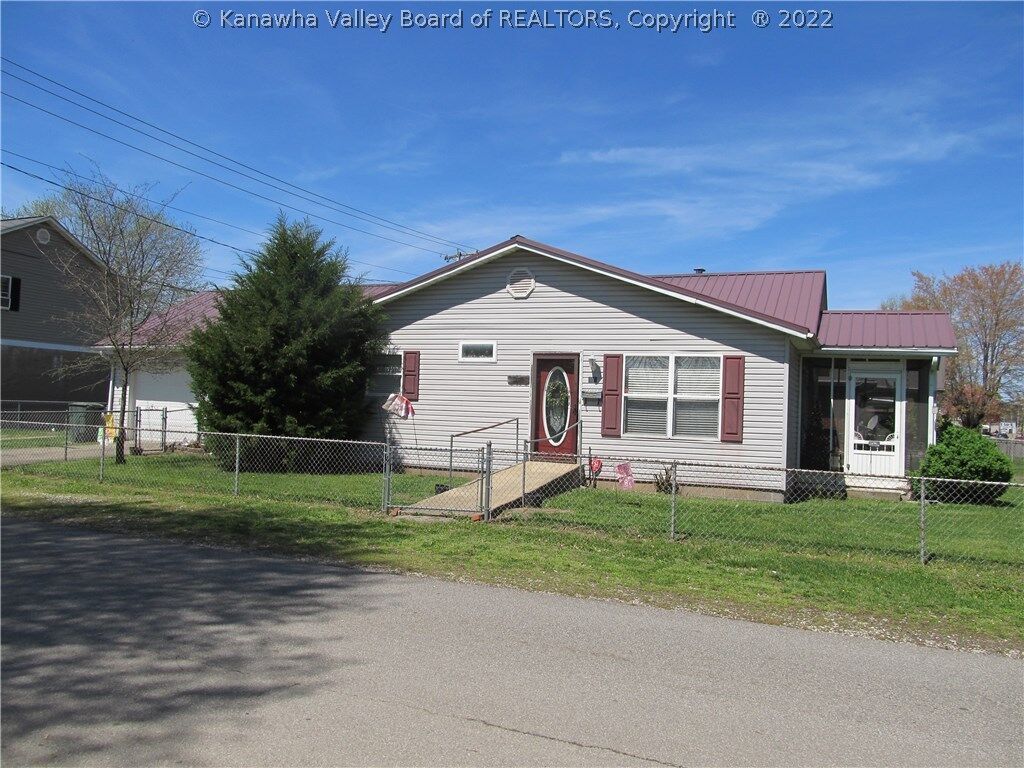Property Photo:  306 Juniper Street  WV 25143 