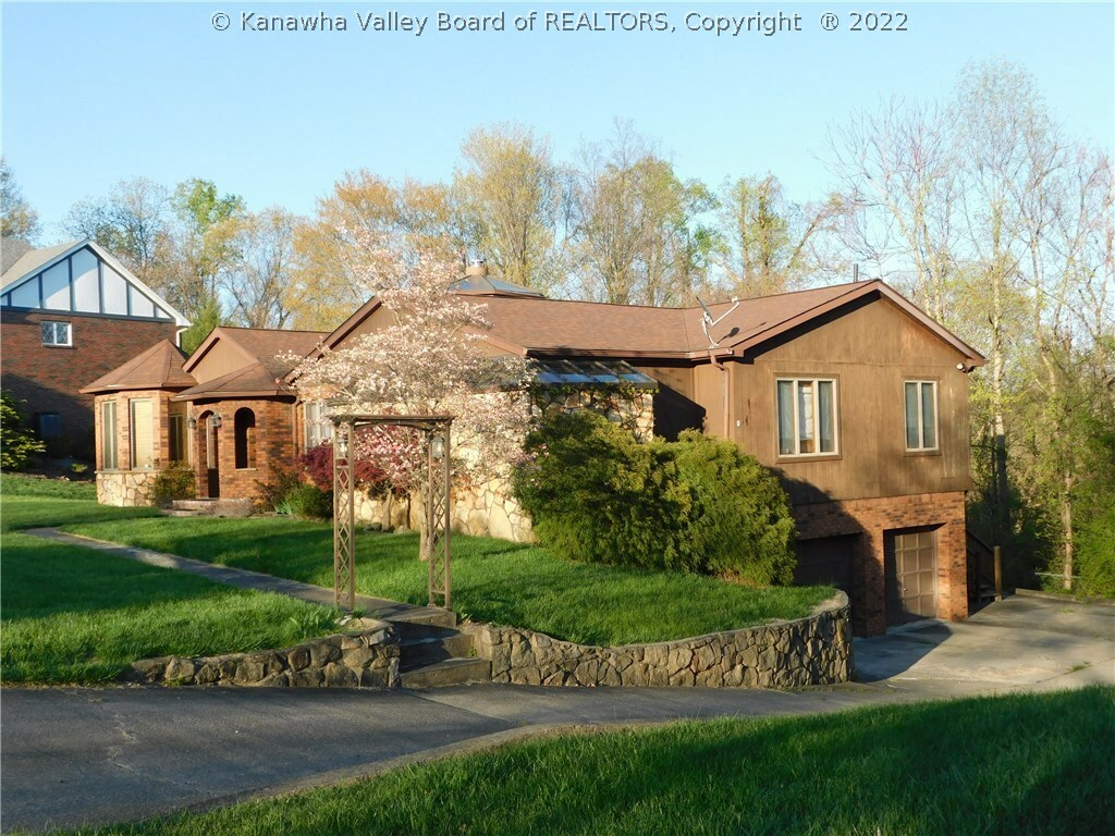 Property Photo: 7 High Meadow Drive WV 25311