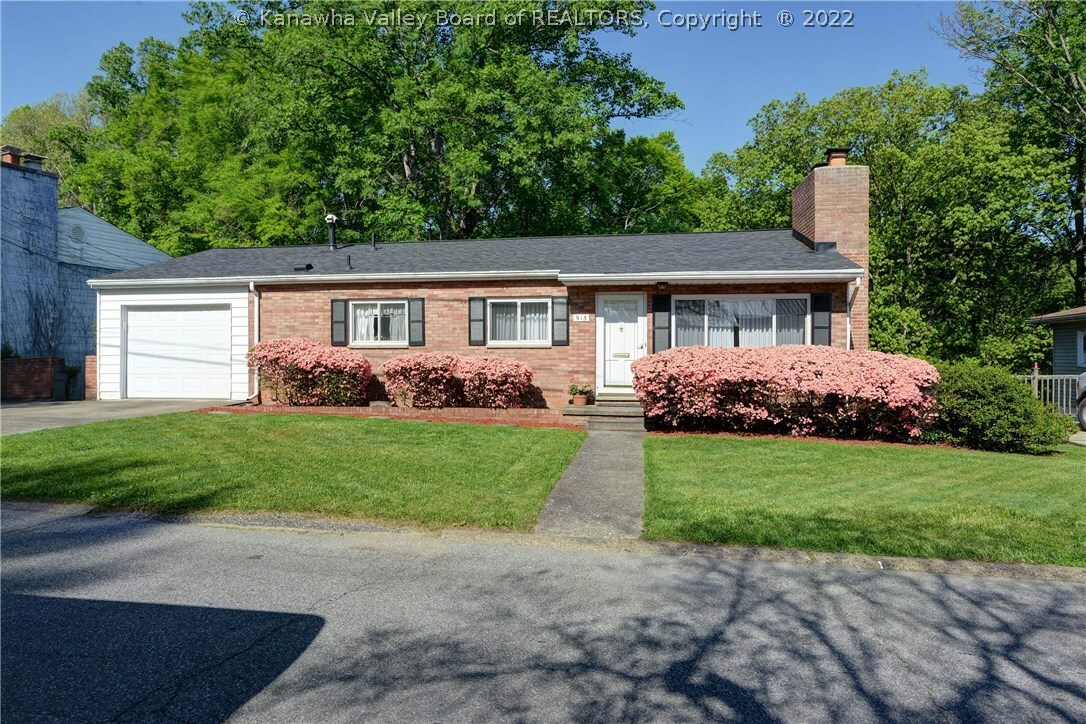 Property Photo: 913 Walnut Street S WV 25177